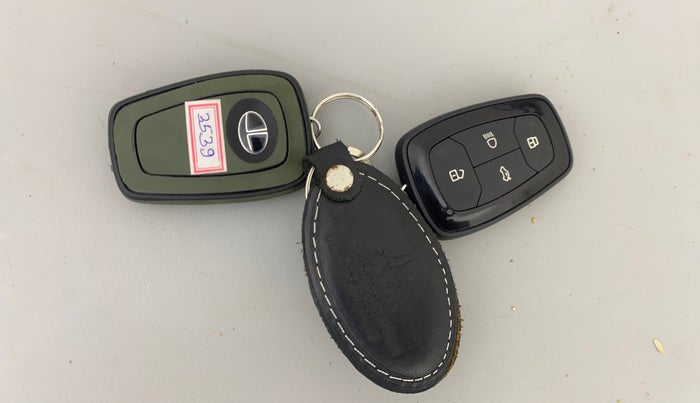 2022 Tata NEXON XZ PLUS PETROL, Petrol, Manual, 20,713 km, Key Close Up