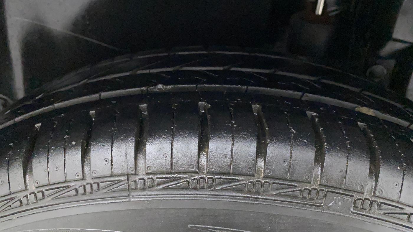 2012 Maruti Swift LXI, Petrol, Manual, 62,381 km, Left Rear Tyre Tread