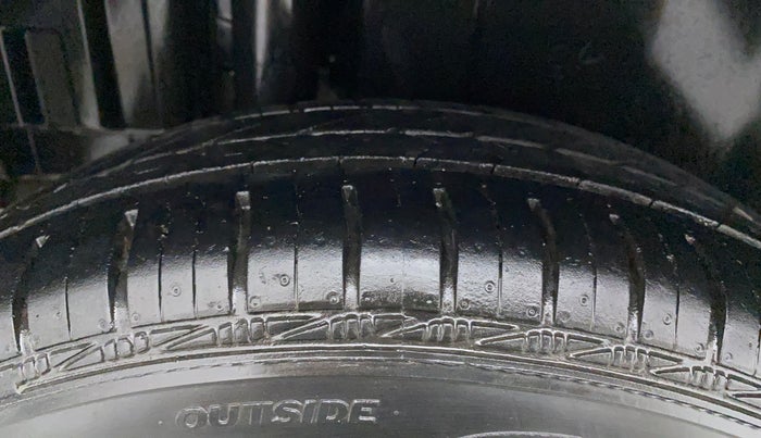 2012 Maruti Swift LXI, Petrol, Manual, 62,381 km, Right Rear Tyre Tread