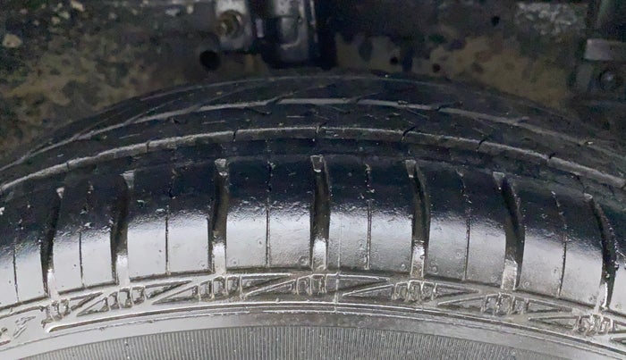 2012 Maruti Swift LXI, Petrol, Manual, 62,381 km, Right Front Tyre Tread