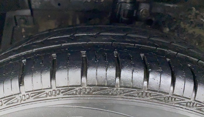 2012 Maruti Swift LXI, Petrol, Manual, 62,381 km, Left Front Tyre Tread