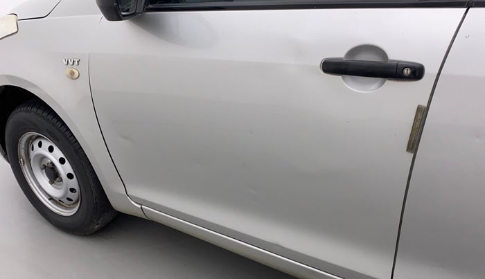 2012 Maruti Swift LXI, Petrol, Manual, 62,381 km, Front passenger door - Slightly dented