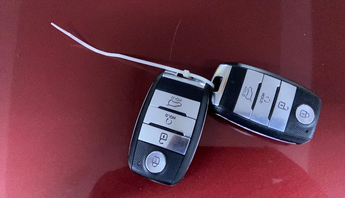 2021 KIA SONET HTX 1.0 IMT, Petrol, Manual, 76,222 km, Key Close Up