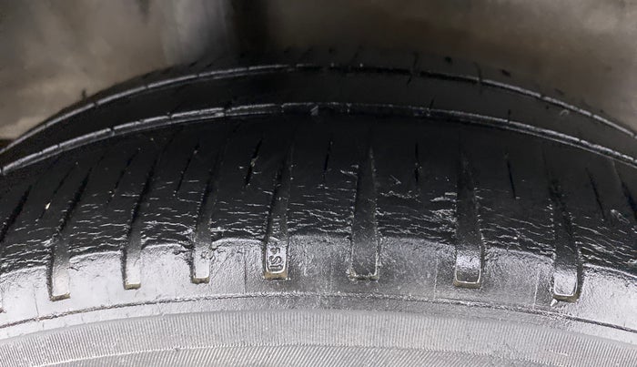 2017 Honda Jazz 1.2 V AT, Petrol, Automatic, 86,310 km, Right Rear Tyre Tread
