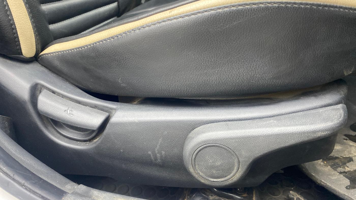 2014 Hyundai Xcent S 1.1 CRDI (O), Diesel, Manual, 1,28,810 km, Driver Side Adjustment Panel