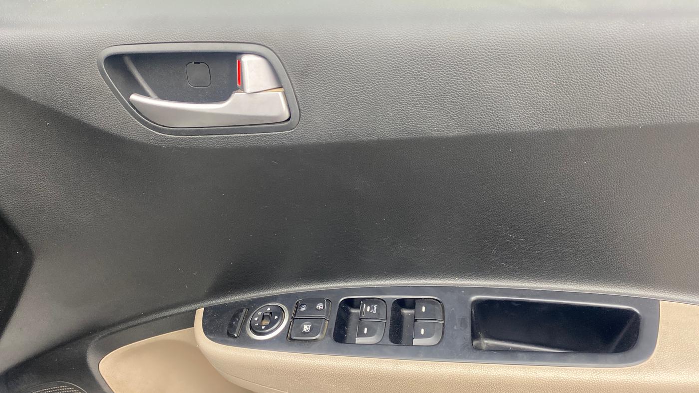 2014 Hyundai Xcent S 1.1 CRDI (O), Diesel, Manual, 1,28,810 km, Driver Side Door Panels Control