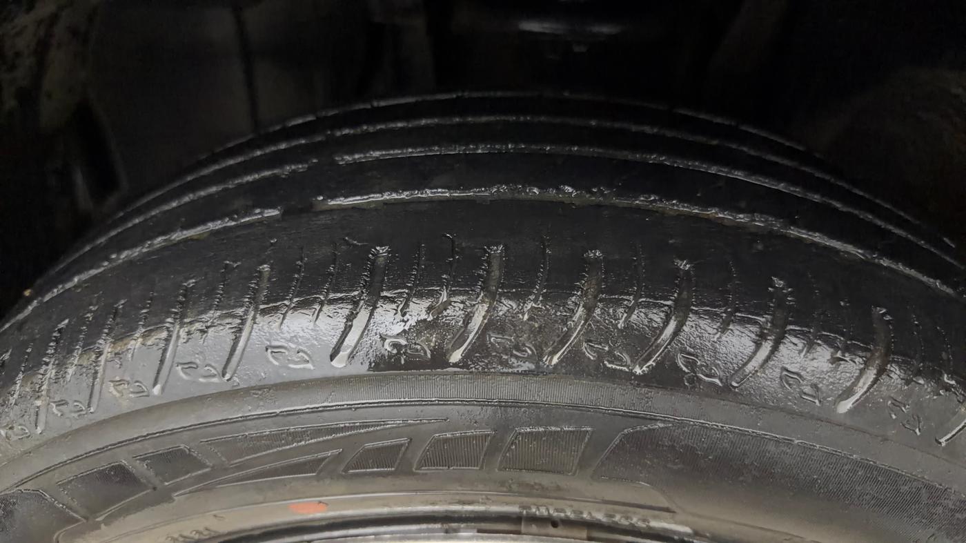 2021 Nissan MAGNITE XL, Petrol, Manual, 54,077 km, Left Front Tyre Tread
