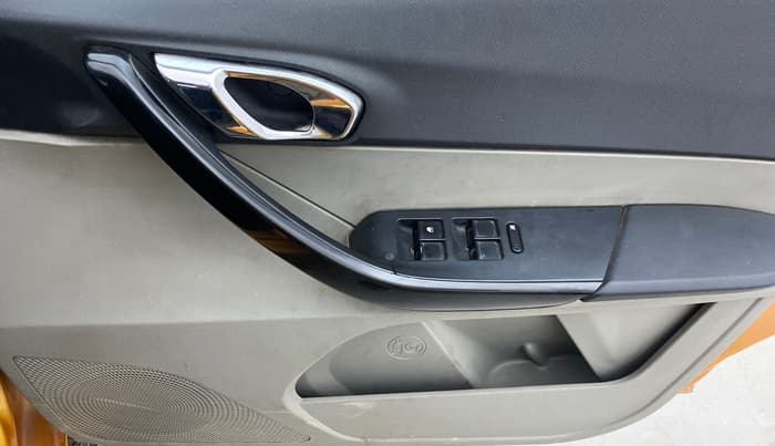 2018 Tata Tiago XZ PETROL, Petrol, Manual, 74,489 km, Driver Side Door Panels Control