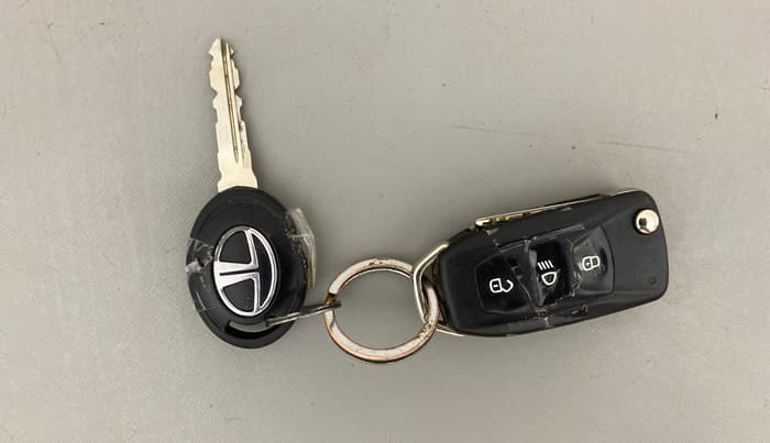2018 Tata Tiago XZ PETROL, Petrol, Manual, 74,489 km, Key Close Up