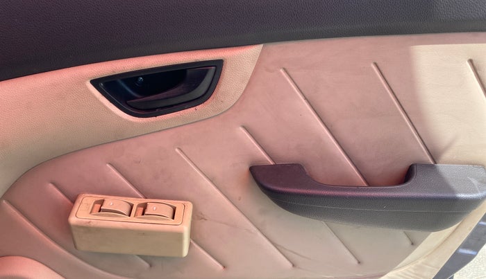 2015 Hyundai Eon D-LITE+, Petrol, Manual, 25,257 km, Driver Side Door Panels Control