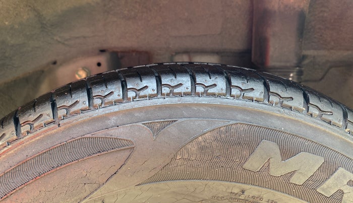 2015 Hyundai Eon D-LITE+, Petrol, Manual, 25,257 km, Left Rear Tyre Tread