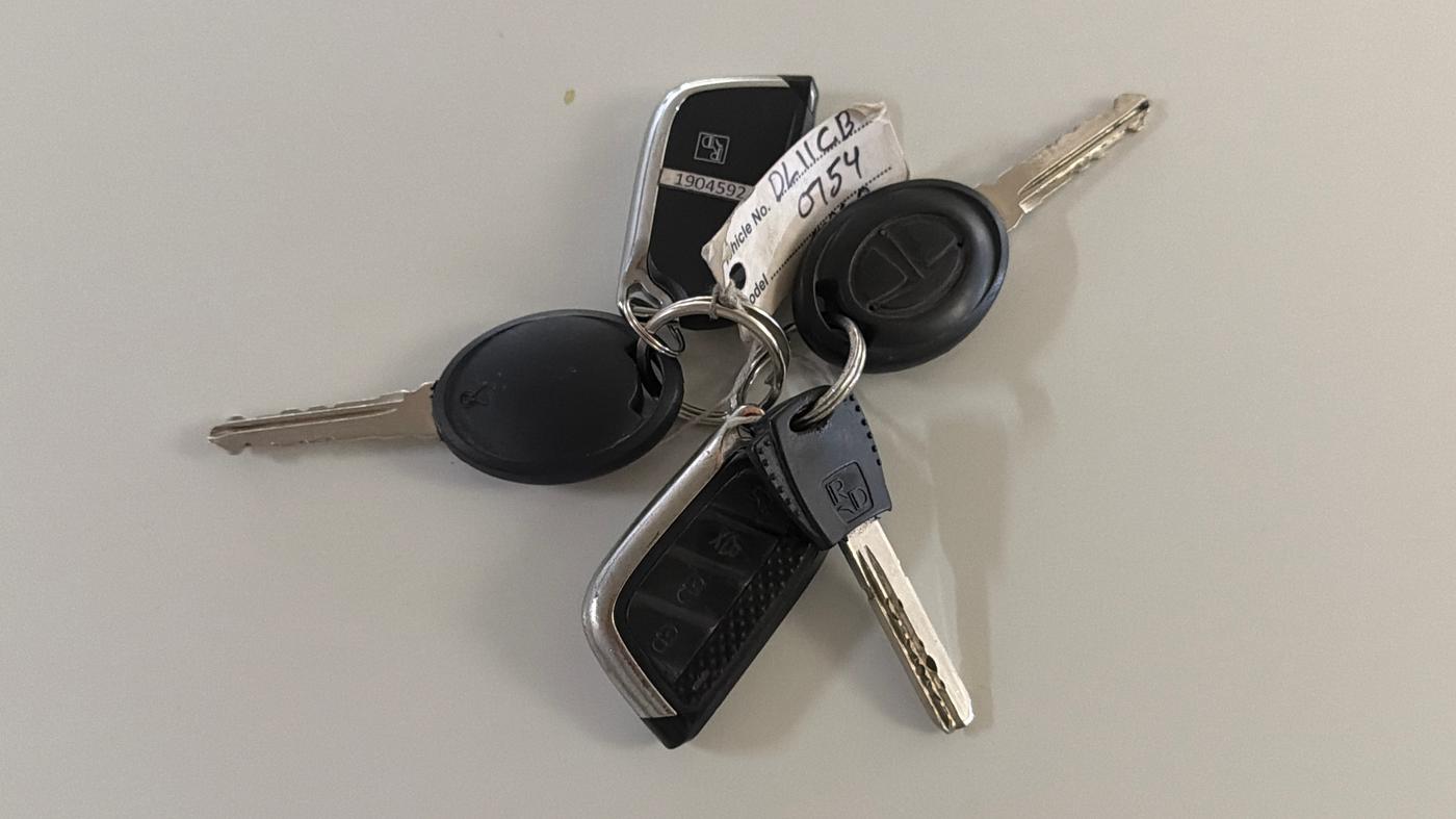 2017 Tata Tiago XE PETROL, Petrol, Manual, 16,075 km, Key Close Up
