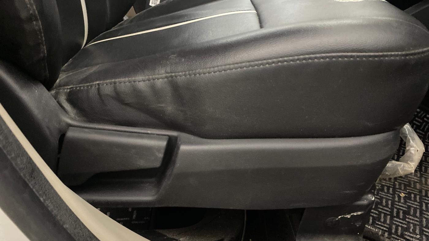 2019 Renault TRIBER RXZ, Petrol, Manual, 44,865 km, Driver Side Adjustment Panel