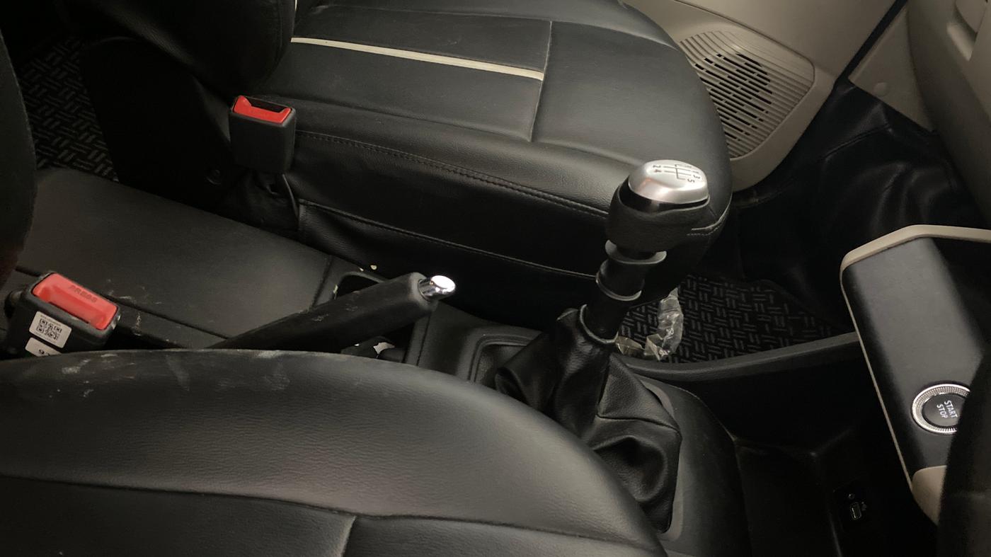 2019 Renault TRIBER RXZ, Petrol, Manual, 44,865 km, Gear Lever