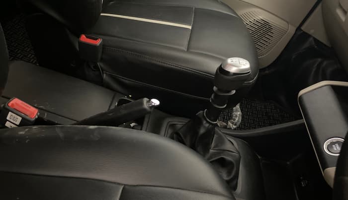 2019 Renault TRIBER RXZ, Petrol, Manual, 44,865 km, Gear Lever