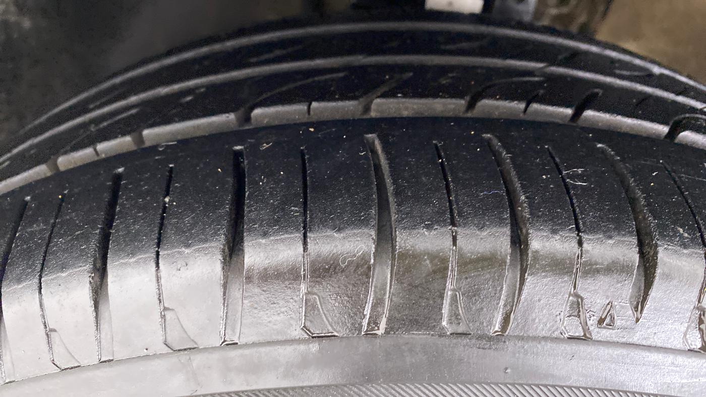 2015 Volkswagen Polo HIGHLINE1.2L PETROL, Petrol, Manual, 77,007 km, Left Front Tyre Tread