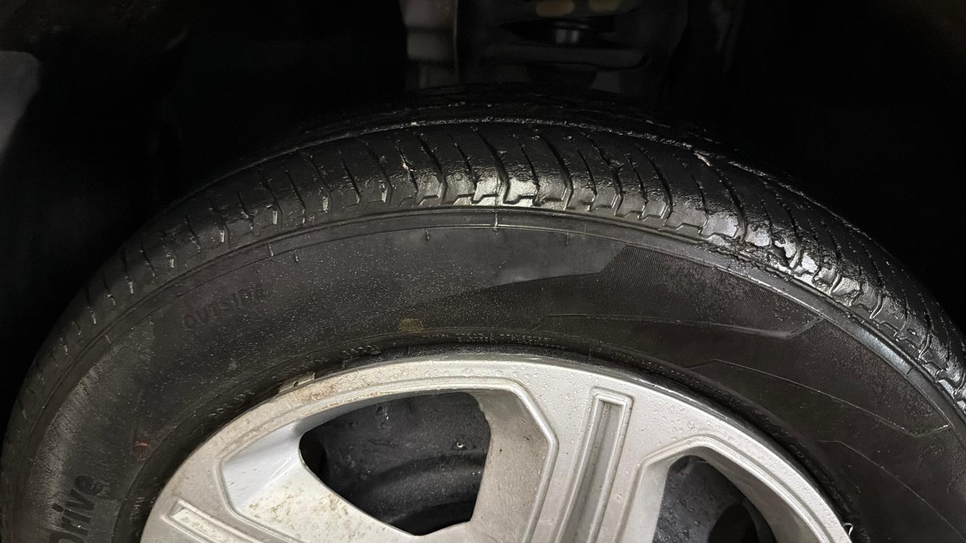 2021 Nissan MAGNITE XL, Petrol, Manual, 48,229 km, Left Front Tyre Tread