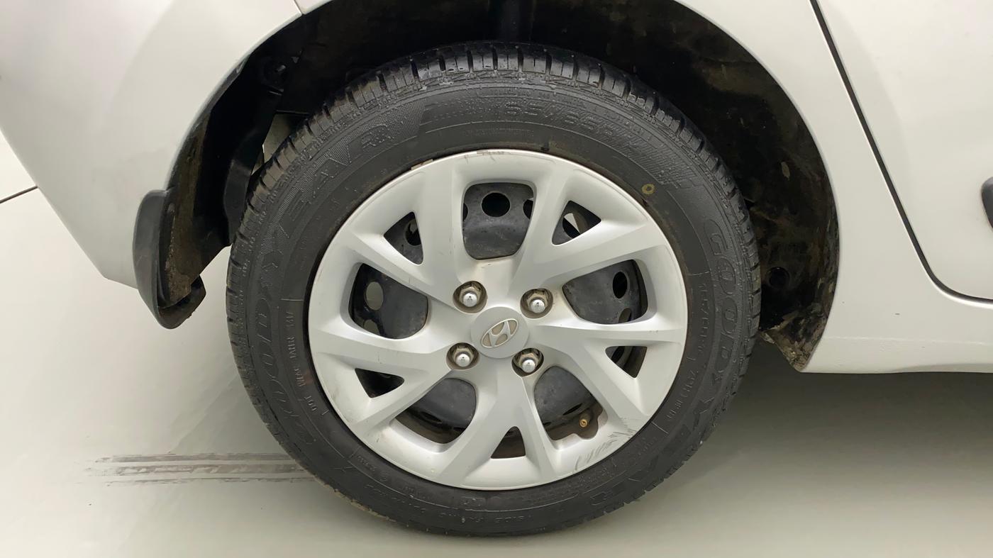 2017 Hyundai Grand i10 SPORTZ (O) 1.2 KAPPA VTVT, Petrol, Manual, 31,018 km, Right Rear Wheel