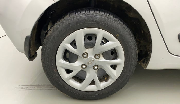 2017 Hyundai Grand i10 SPORTZ (O) 1.2 KAPPA VTVT, Petrol, Manual, 31,018 km, Right Rear Wheel