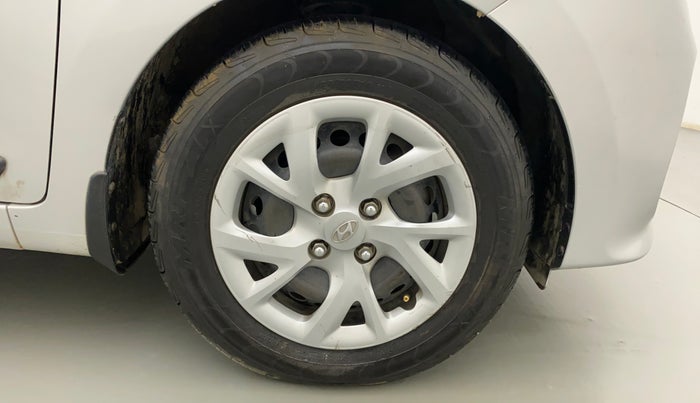 2017 Hyundai Grand i10 SPORTZ (O) 1.2 KAPPA VTVT, Petrol, Manual, 31,018 km, Right Front Wheel