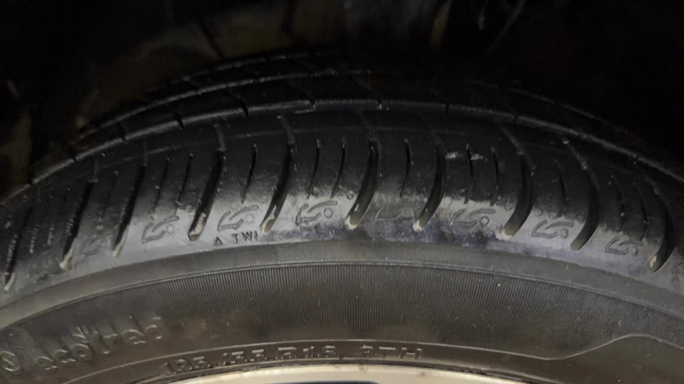 2019 Maruti Baleno ZETA CVT PETROL 1.2, Petrol, Automatic, 62,438 km, Left Front Tyre Tread