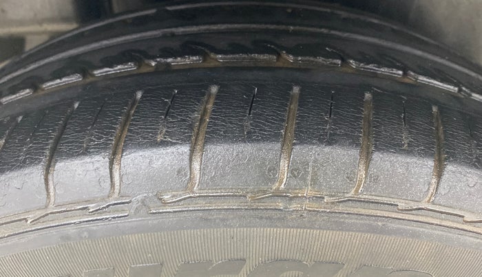 2018 Maruti Ciaz DELTA 1.5 SHVS MT PETROL, Petrol, Manual, 29,750 km, Right Rear Tyre Tread