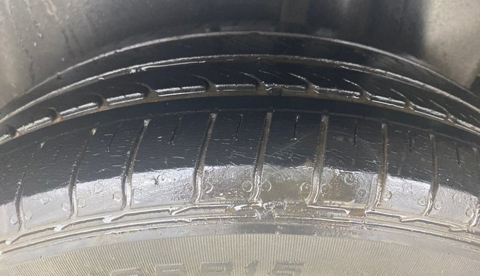 2018 Maruti Ciaz DELTA 1.5 SHVS MT PETROL, Petrol, Manual, 29,750 km, Left Rear Tyre Tread