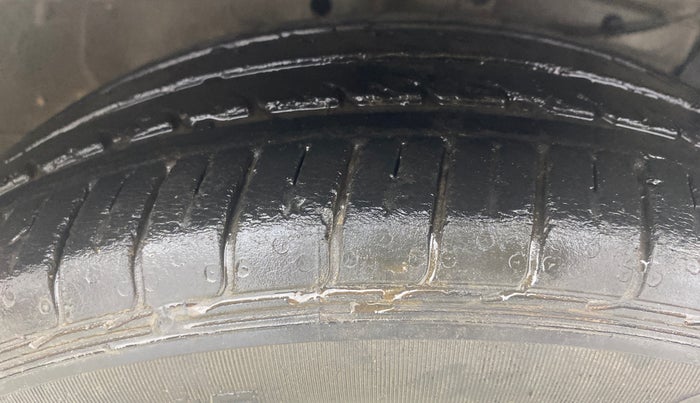 2018 Maruti Ciaz DELTA 1.5 SHVS MT PETROL, Petrol, Manual, 29,750 km, Right Front Tyre Tread