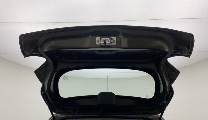 2017 Renault Kwid RXT 1.0 AMT (O), CNG, Automatic, 42,954 km, Boot Door Open