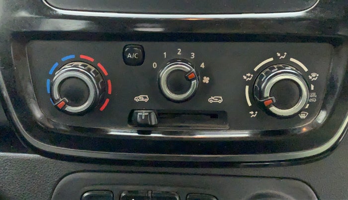 2017 Renault Kwid RXT 1.0 AMT (O), CNG, Automatic, 42,954 km, AC Unit - Directional switch has minor damage