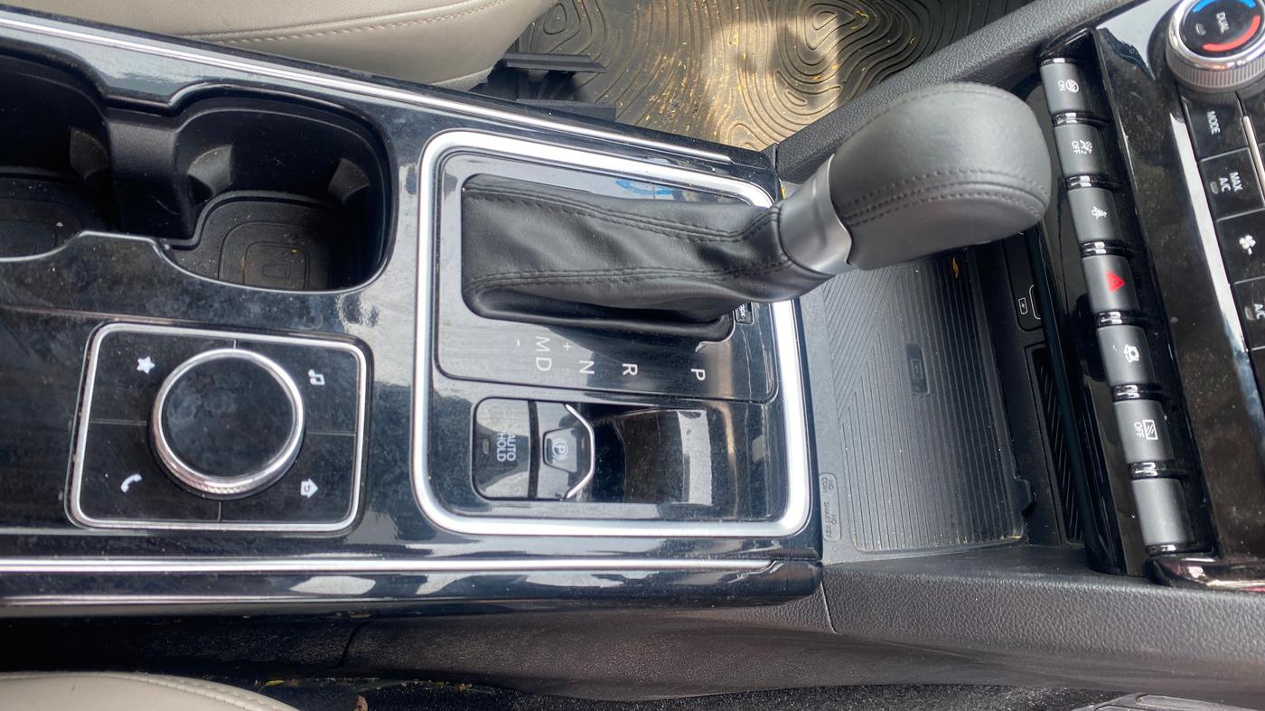 2023 Mahindra XUV700 AX 7 LUXURY P AT 7 STR, Petrol, Automatic, 24,212 km, Gear Lever