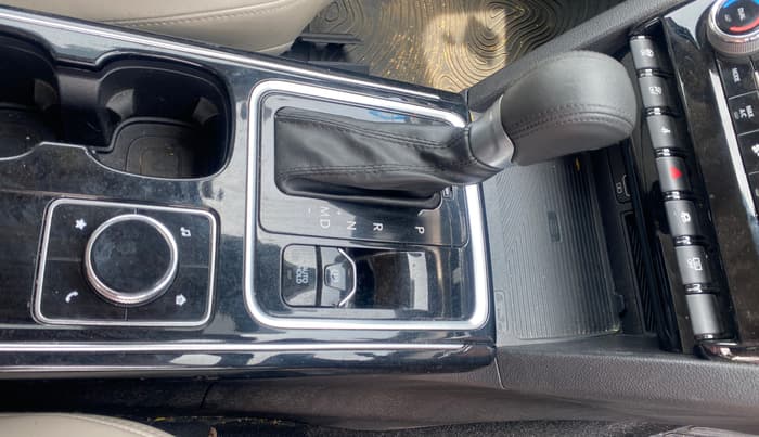 2023 Mahindra XUV700 AX 7 LUXURY P AT 7 STR, Petrol, Automatic, 24,212 km, Gear Lever