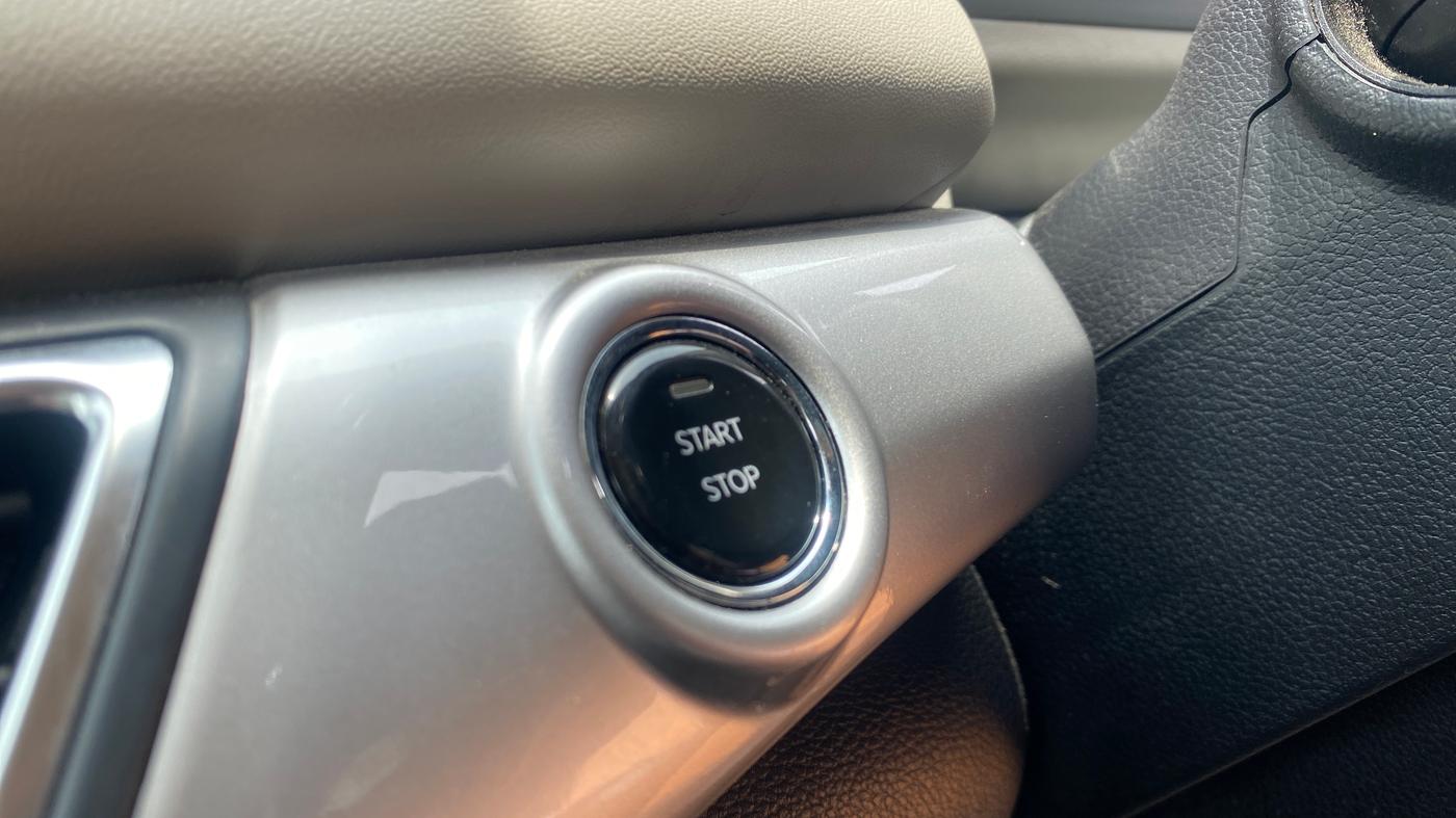 2023 Mahindra XUV700 AX 7 LUXURY P AT 7 STR, Petrol, Automatic, 24,212 km, Keyless Start/ Stop Button