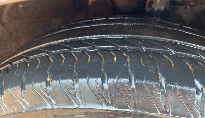 2023 Mahindra XUV700 AX 7 LUXURY P AT 7 STR, Petrol, Automatic, 24,212 km, Right Front Tyre Tread