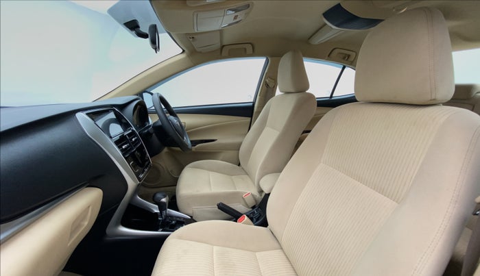 2018 Toyota YARIS V CVT, Petrol, Automatic, 59,938 km, Right Side Front Door Cabin