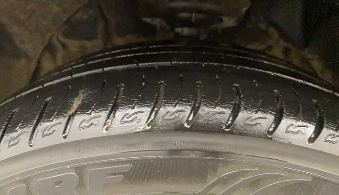 2019 Mahindra XUV300 W8 (O) 1.2 PETROL, Petrol, Manual, 41,851 km, Left Front Tyre Tread