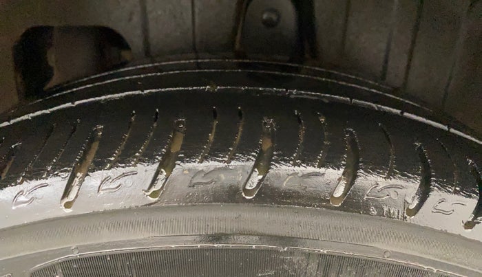 2019 Mahindra XUV300 W8 (O) 1.2 PETROL, Petrol, Manual, 41,851 km, Left Rear Tyre Tread