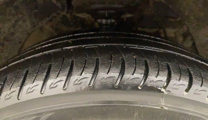 2019 Mahindra XUV300 W8 (O) 1.2 PETROL, Petrol, Manual, 41,851 km, Right Front Tyre Tread