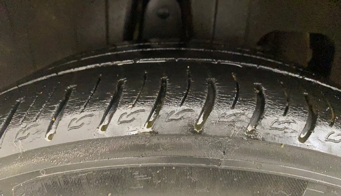 2019 Mahindra XUV300 W8 (O) 1.2 PETROL, Petrol, Manual, 41,851 km, Right Rear Tyre Tread