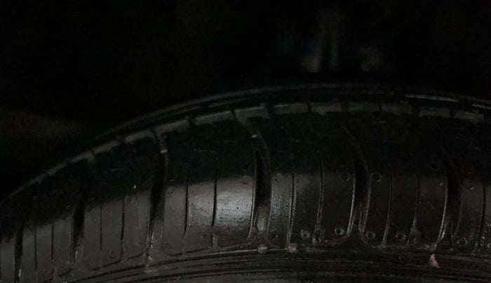 2018 Maruti Baleno DELTA PETROL 1.2, Petrol, Manual, 52,863 km, Right Front Tyre Tread