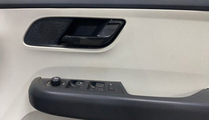 2021 Tata ALTROZ XM PLUS PETROL, Petrol, Manual, 51,174 km, Driver Side Door Panels Control