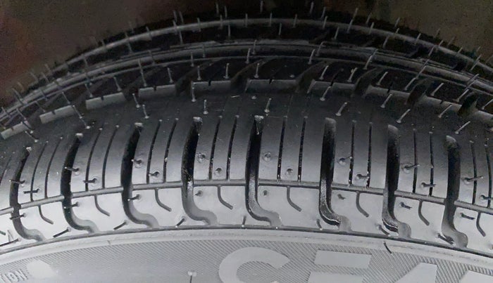 2016 Maruti Alto K10 VXI, Petrol, Manual, 54,803 km, Left Front Tyre Tread