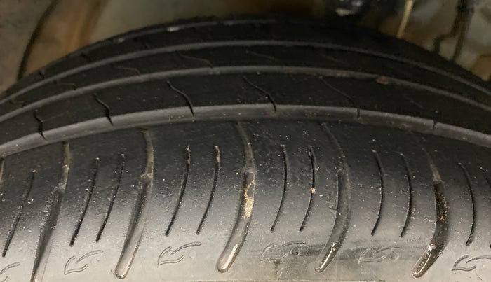 2021 Mahindra XUV300 W8(O), Diesel, Manual, 15,738 km, Left Front Tyre Tread