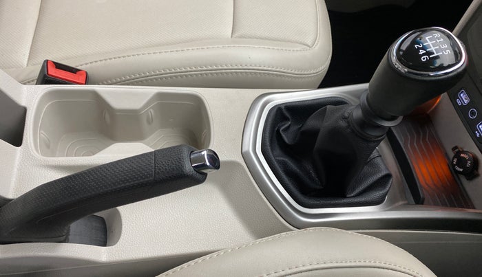2021 Mahindra XUV300 W8(O), Diesel, Manual, 15,738 km, Gear Lever