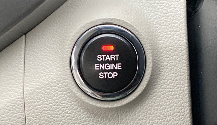 2021 Mahindra XUV300 W8(O), Diesel, Manual, 15,738 km, Keyless Start/ Stop Button
