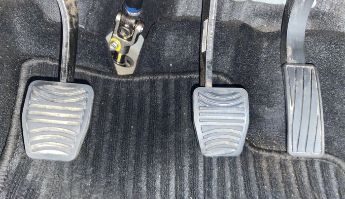 2021 Mahindra XUV300 W8(O), Diesel, Manual, 15,738 km, Pedals