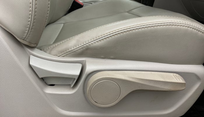 2021 Mahindra XUV300 W8(O), Diesel, Manual, 15,738 km, Driver Side Adjustment Panel