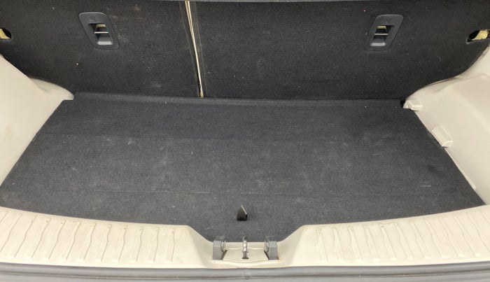 2021 Mahindra XUV300 W8(O), Diesel, Manual, 15,738 km, Boot Inside