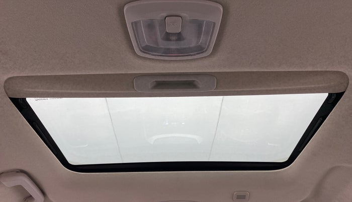 2021 Mahindra XUV300 W8(O), Diesel, Manual, 15,738 km, Moonroof/ Sunroof