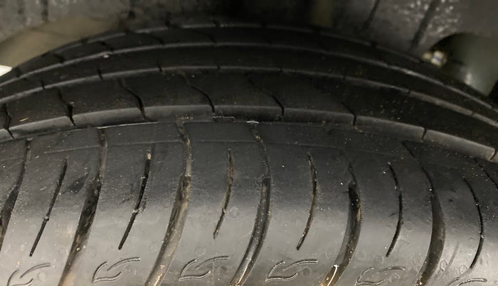 2021 Mahindra XUV300 W8(O), Diesel, Manual, 15,738 km, Right Rear Tyre Tread
